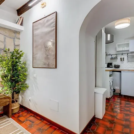 Appartement Colosseum Loft, Rustic-modern Charm