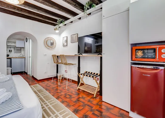 Colosseum Loft, Rustic-modern Charm Rome