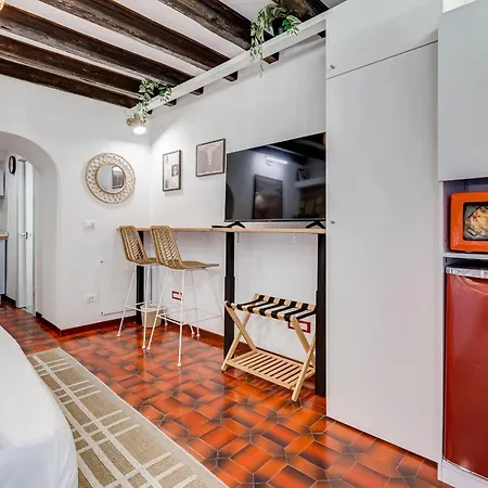 Colosseum Loft, Rustic-modern Charm Roma