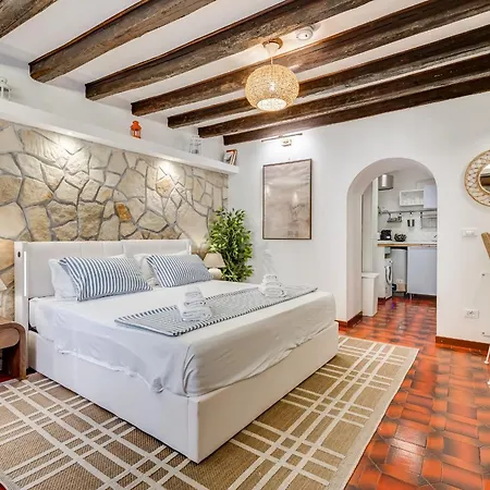 Apartment Colosseum Loft, Rustic-modern Charm Rome